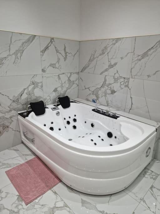 Maison Chic Avec Jacuzzi Nogent Sur Oise Yaospa60 Eksteriør bilde