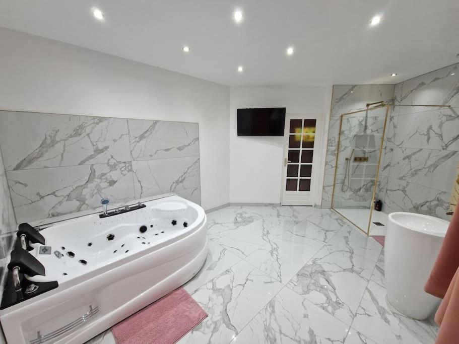 Maison Chic Avec Jacuzzi Nogent Sur Oise Yaospa60 Eksteriør bilde