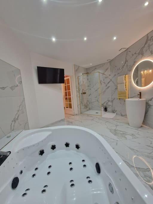 Maison Chic Avec Jacuzzi Nogent Sur Oise Yaospa60 Eksteriør bilde